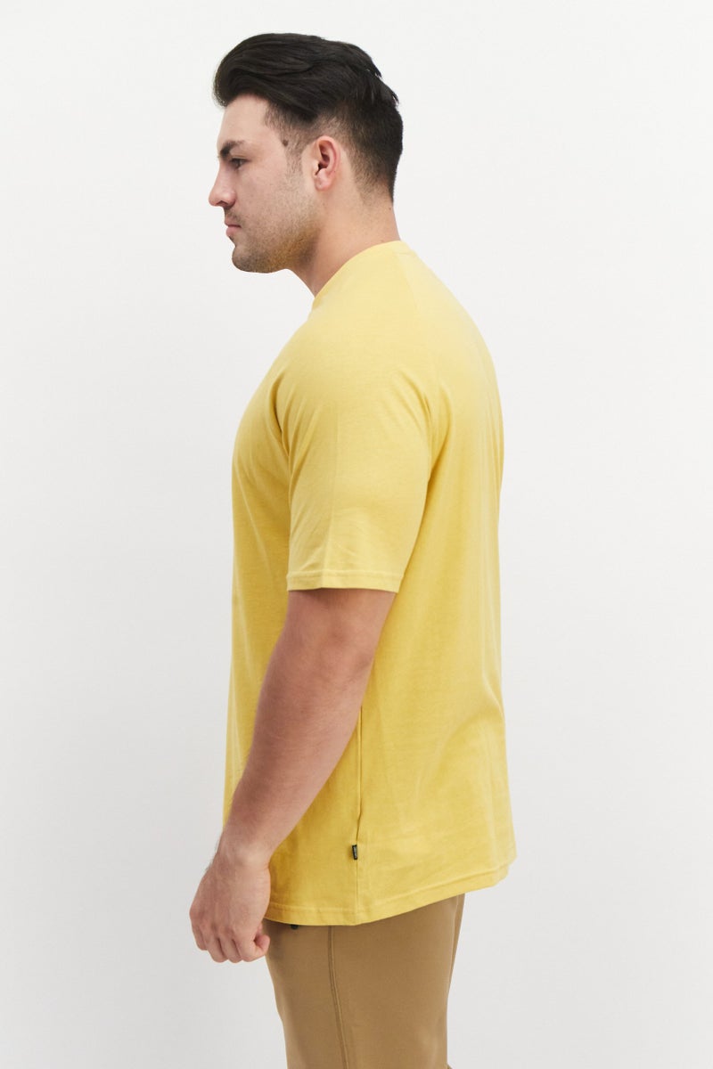 PUMA تي شيرتات تدريبية للرجال من ماركة لوجو الرياضية، صفراء - Image 4